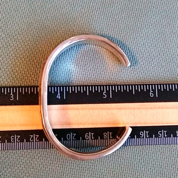 NATIVE AMERICAN WHITE MOTHER OF PEARL CUFF BRACELE - Picture 5 of 6